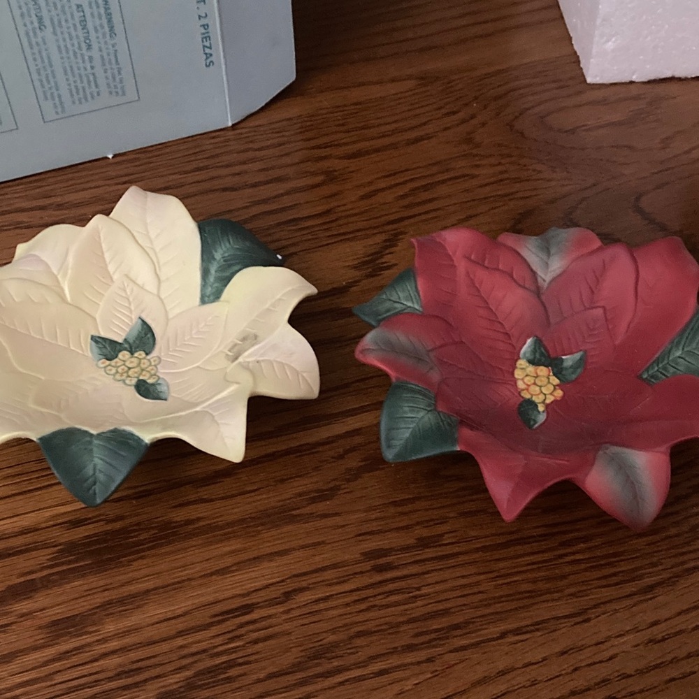 PartyLite Poinsettia Bowl/candle holder - Red and Cream